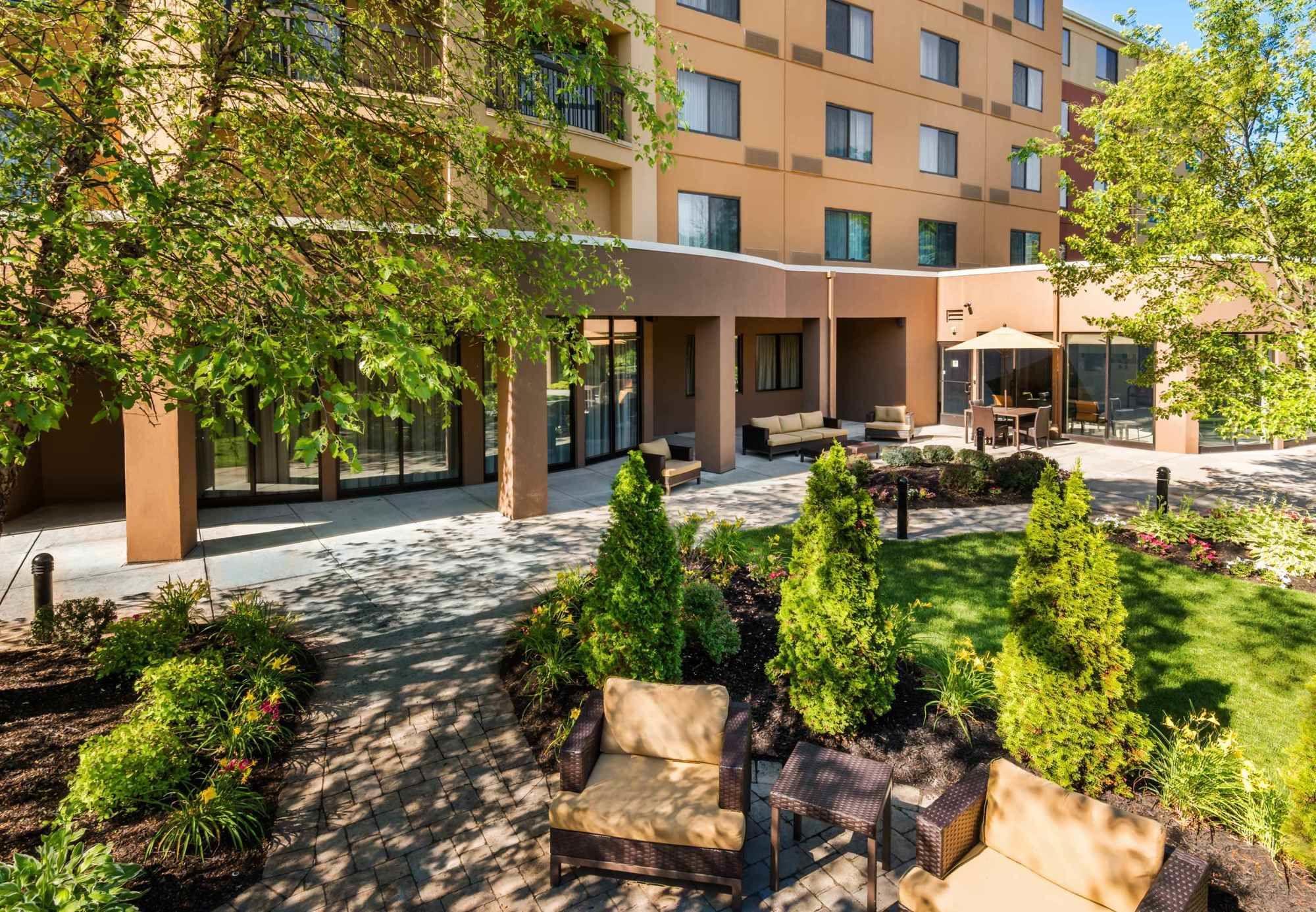 Courtyard By Marriott Providence Lincoln Hotel Buitenkant foto