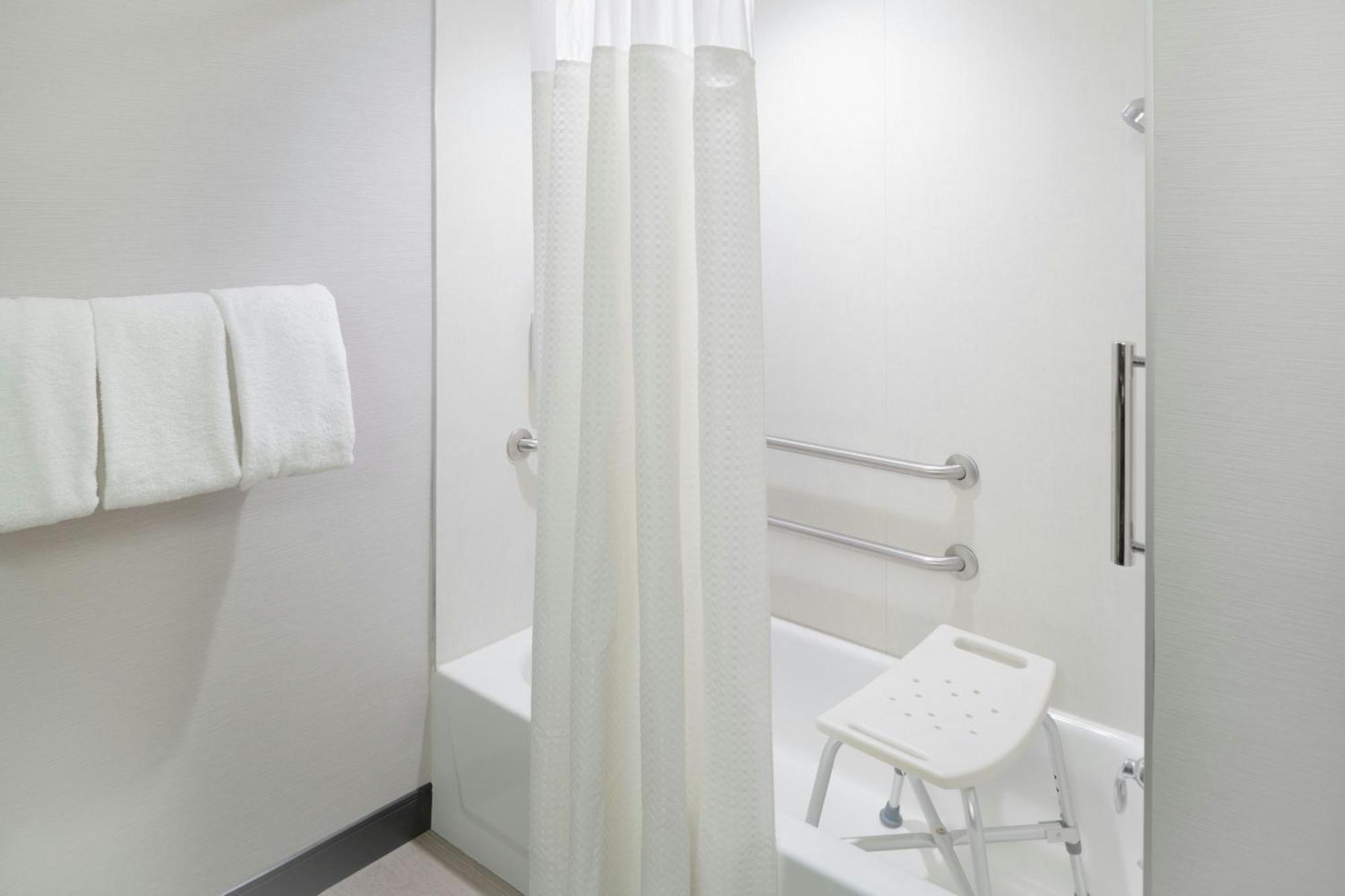 Courtyard By Marriott Providence Lincoln Hotel Buitenkant foto