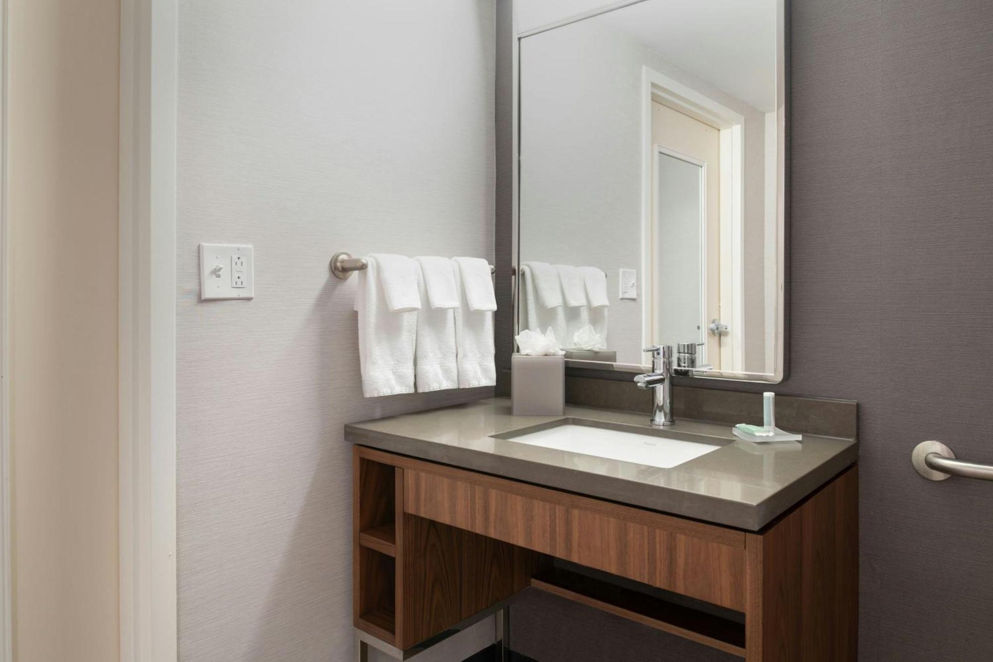 Courtyard By Marriott Providence Lincoln Hotel Buitenkant foto