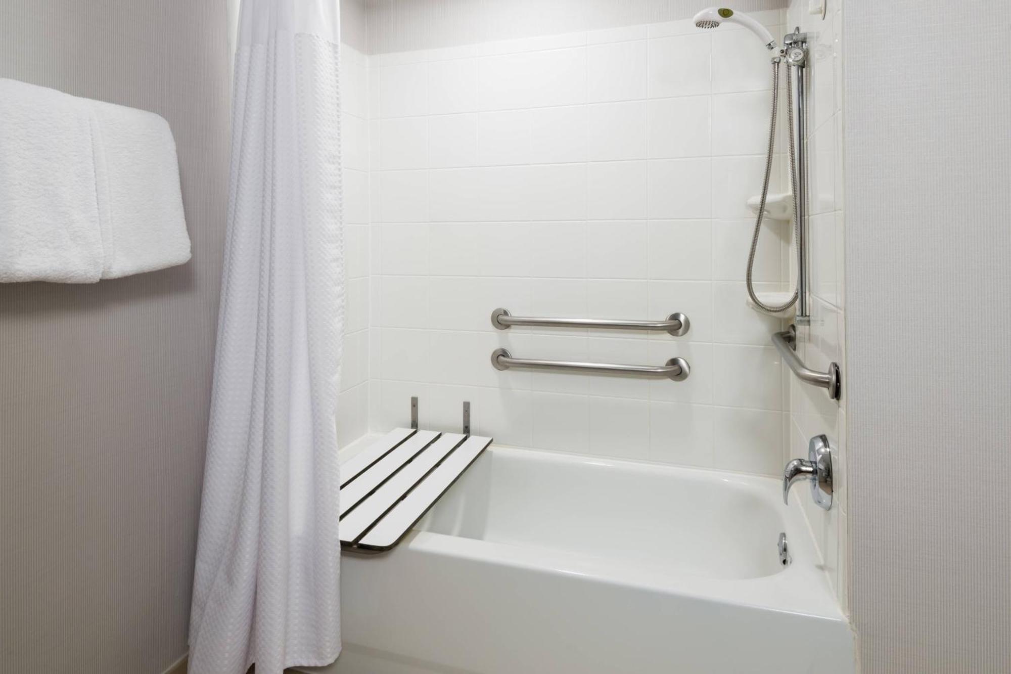 Courtyard By Marriott Providence Lincoln Hotel Buitenkant foto