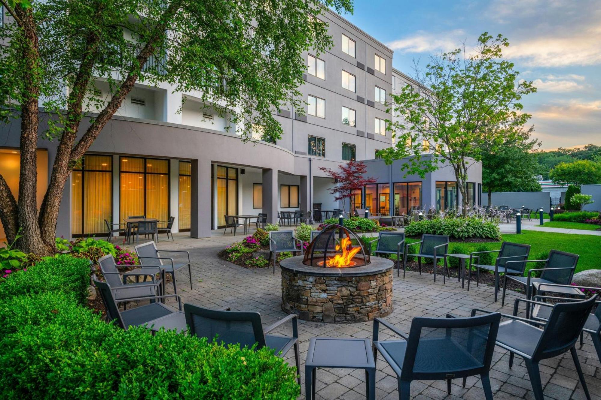 Courtyard By Marriott Providence Lincoln Hotel Buitenkant foto