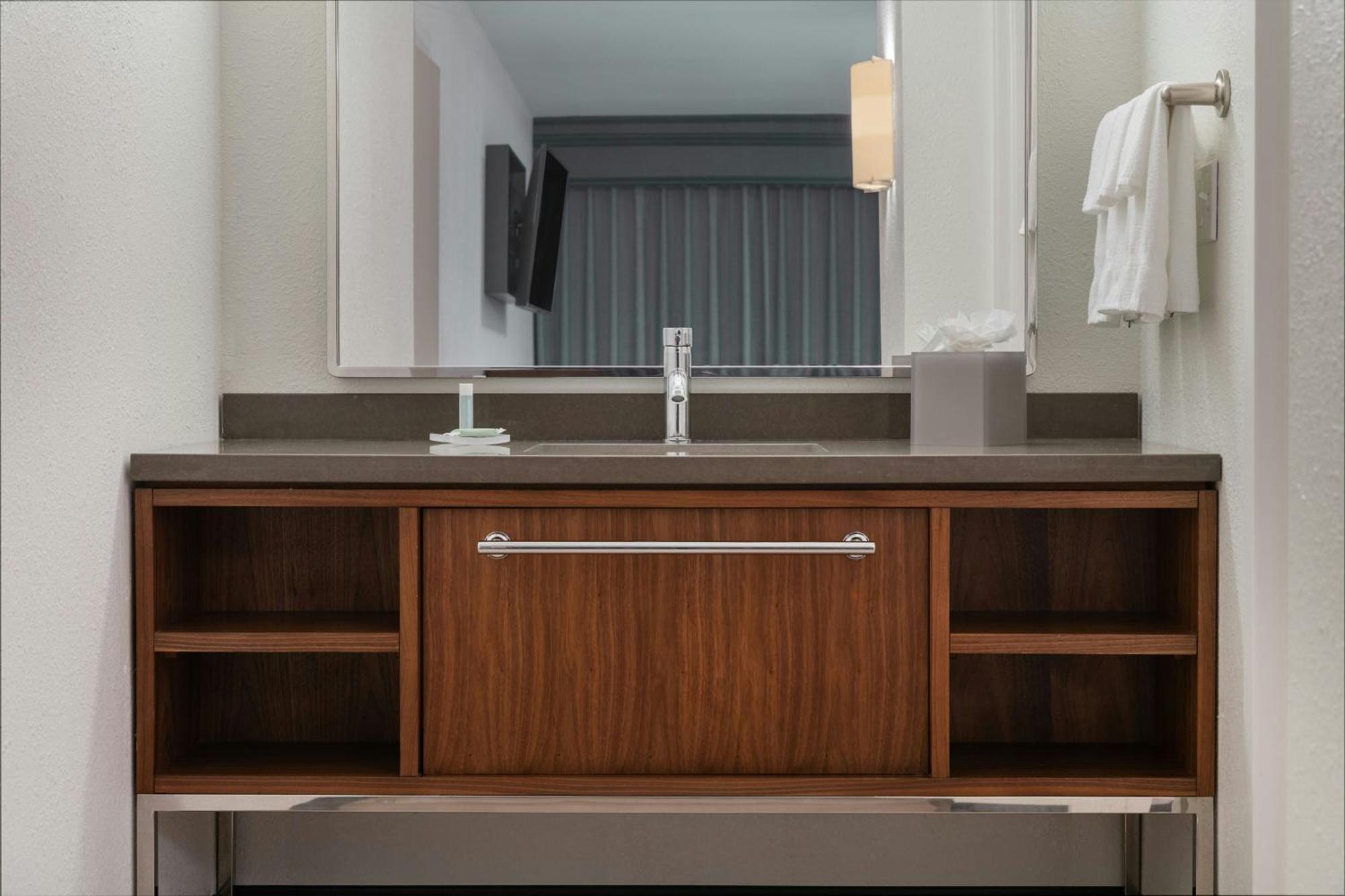 Courtyard By Marriott Providence Lincoln Hotel Buitenkant foto