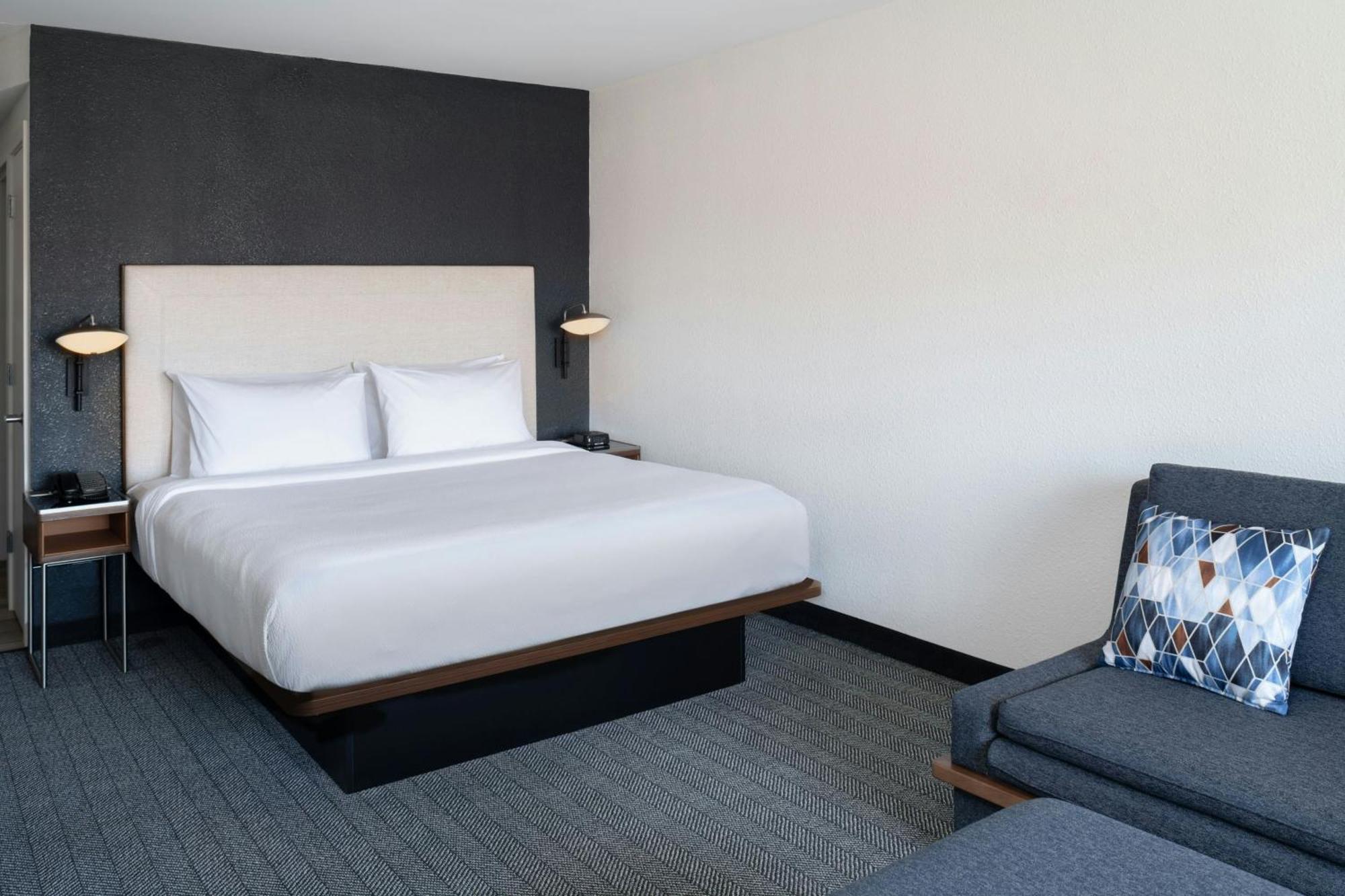 Courtyard By Marriott Providence Lincoln Hotel Buitenkant foto